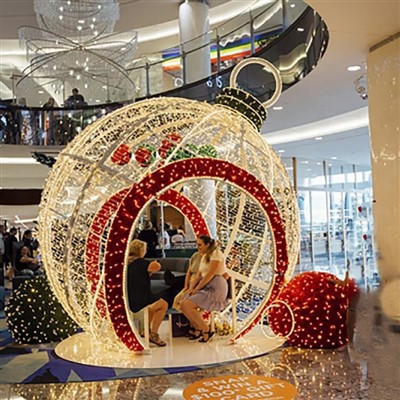 Vairumtirdzniecības cena Āra ūdensizturīgs IP65 liela izmēra Ziemassvētku bumbiņu motīvu gaisma pārdošanā